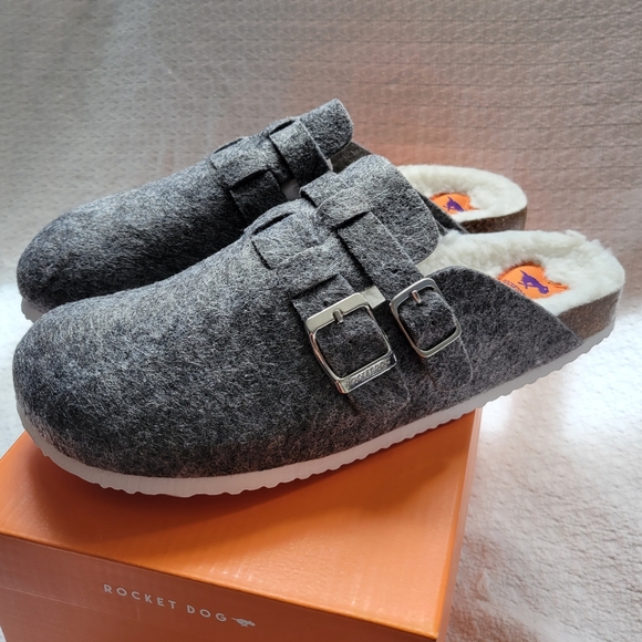 Women's Slip Ons - Picture 2 of 5